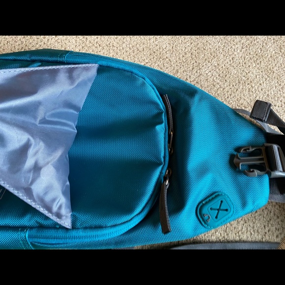 One Savvy Girl cross body bag. Wear it in front or back. - Picture 5 of 9